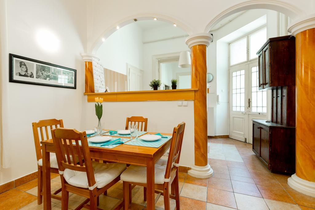 Henszlmann 5- Karolyi Park Apartmán